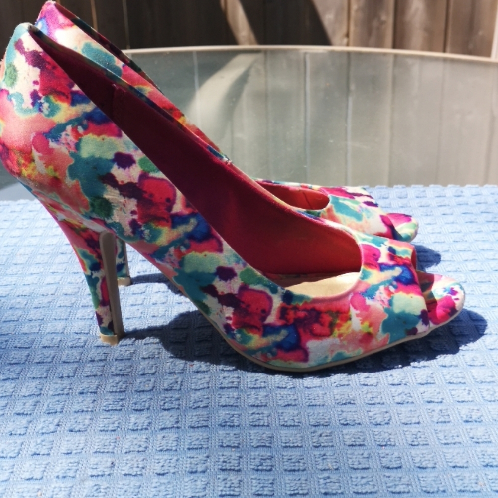 Shoes - Picture 2 of 3